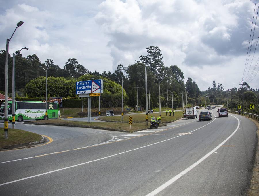 Las administraciones municipales serán las que estarán a cargo de la atención de las emergencias y accidentes en la autopista Medellín-Bogotá, ya que Invías no operará las ambulancias ni las grúas que dejó Devimed. FOTO: CAMILO SUÁREZ