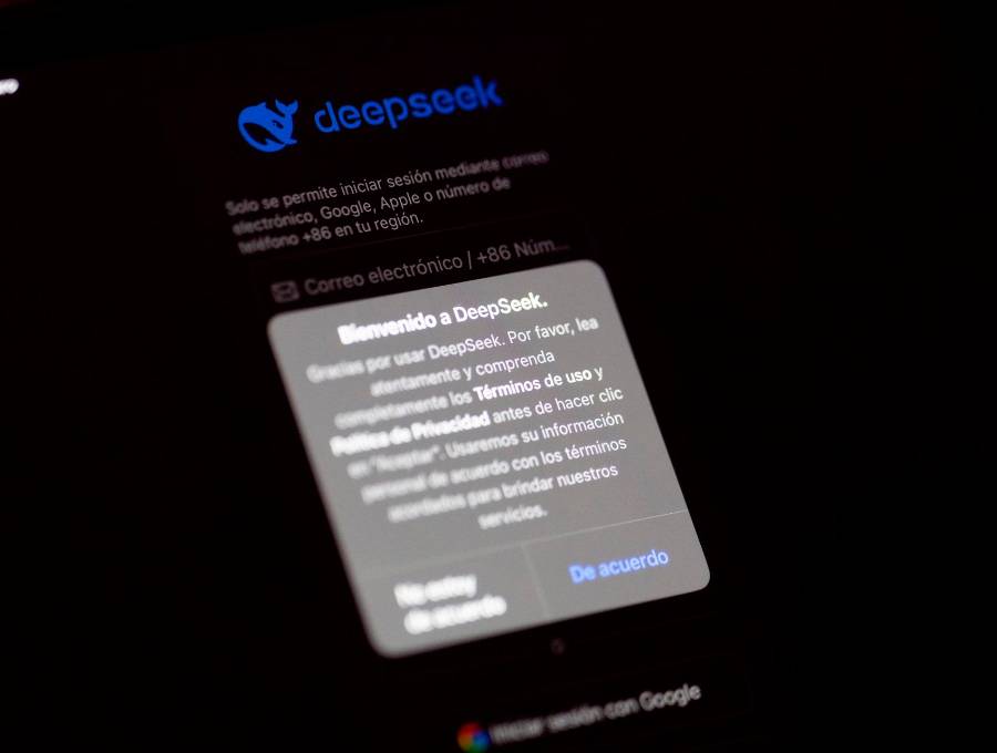 DeepSeek es un asistente de Inteligencia Artificial (IA) generativa bajo una modalidad de uso gratuito. Además de responder preguntas en un formato conversacional, puede navegar por la web para ofrecer respuestas actualizadas. FOTO: Europa Press