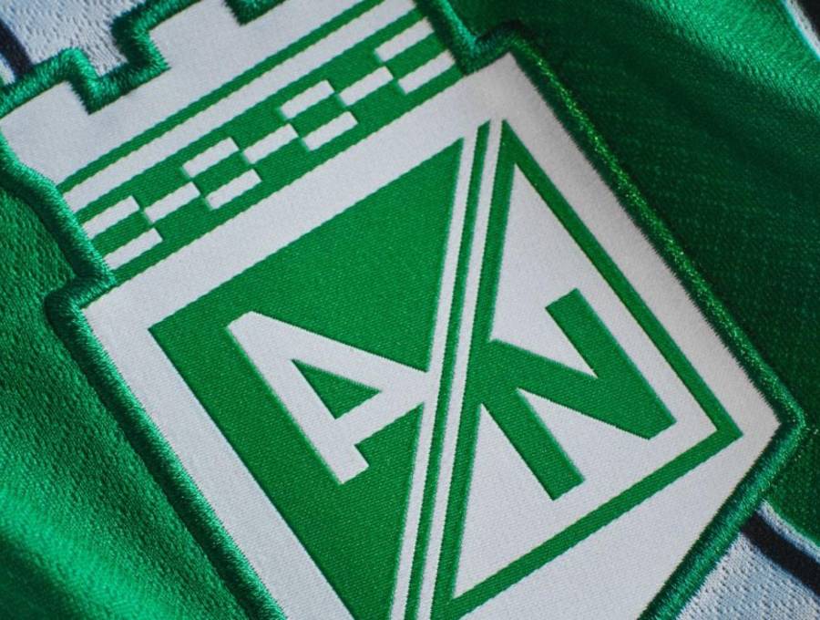 La camiseta incluye un detalle interior oculto que conmemora un momento inolvidable de aquella legendaria campaña: el 90+4, tiempo del gol de Orlando Berrio. FOTO: Atlético Nacional y Nike