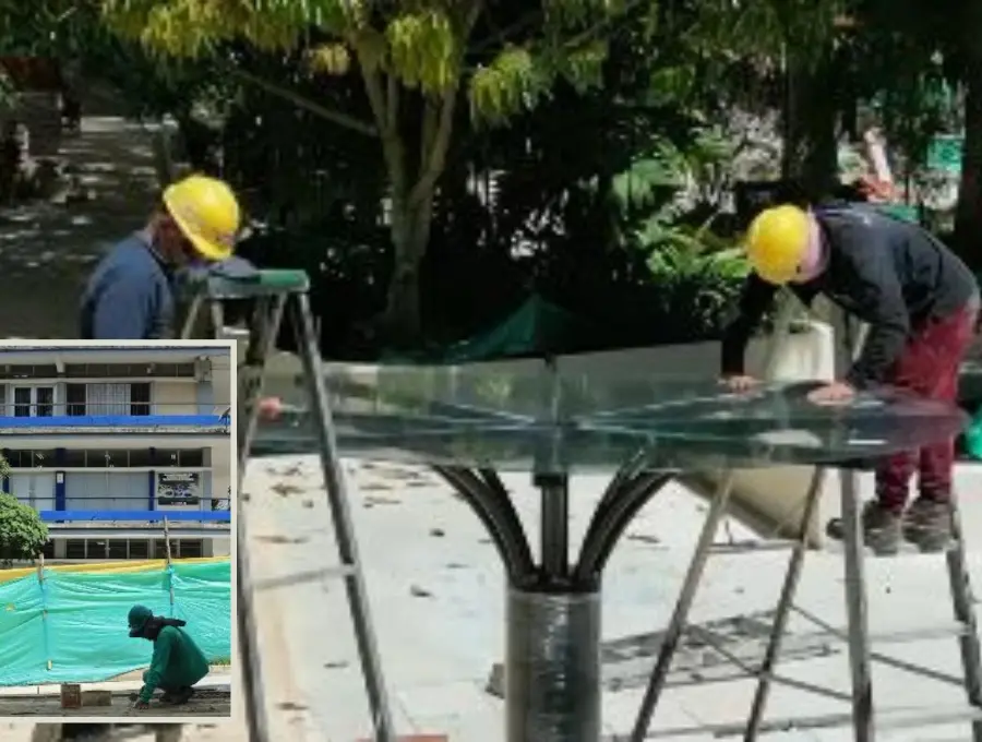 Obreros realizando una intervención en el parque principal de Copacabana. FOTO: imagen tomada de redes.