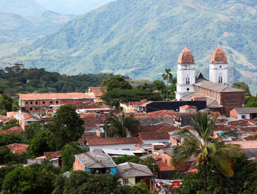  Tarso tiene más de 6.000 habitantes y se extiende por 119 kilómetros cuadrados —casi seis veces el espacio que ocupa Itagüí—. Vive del café, el plátano, el fríjol, el maíz y la yuca. FOTO JULIO CÉSAR HERRERA 
