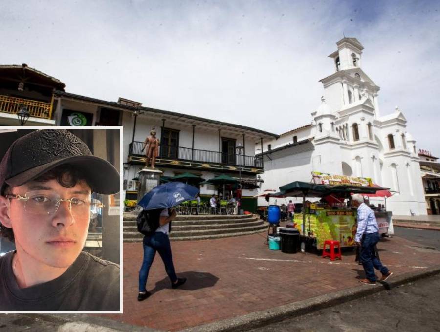 Adelante, el joven Carlos Andrés Muñoz, quien fue hallado muerto. Atrás, el parque de Marinilla, municipio donde ocurrió el suceso. Foto: Julio César Herrera Echeverri.