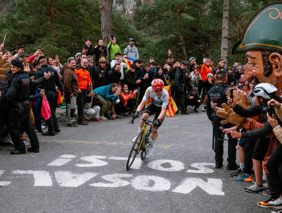 El ciclista danés Jonas Vingegaard se impuso, con autoridad, sobre rivales importantes como Remco Evenepoel en la Vuelta a Cataluña 2026. Foto: tomada del x de @VoltaCatalunya