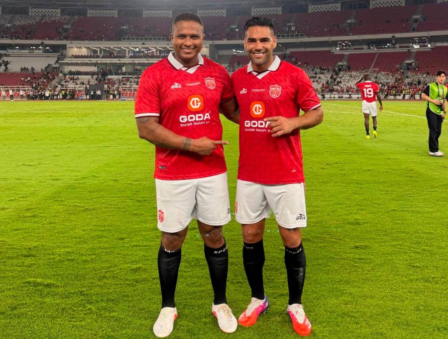 El futbolista colombiano Falcao García posó junto al ecuatoriano Antonio Valencia, quien le dio la asistencia para su gol. Foto: tomada del x de Antonio Valencia