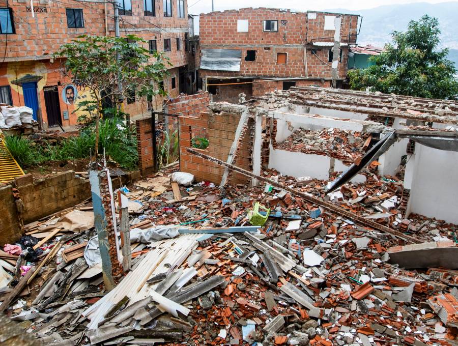 Así quedó una de las viviendas ubicadas al lado de la quebrada La Mansión, en Manrique.<b><span class="mln_uppercase_mln"> </span></b>FOTO<b><span class="mln_uppercase_mln"> JULIO CÉSAR HERRERA</span></b>