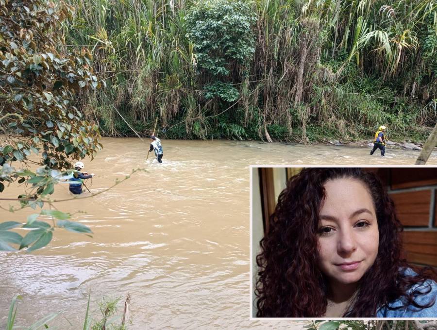 Adelante, Sandra Yanet Gutiérrez Calle, de 49 años, la mujer que era buscada desde el pasado martes 2 de junio. Atrás, las labores de búsqueda da familiares y rescatistas. FOTO: Cortesía e imagen tomada de redes.