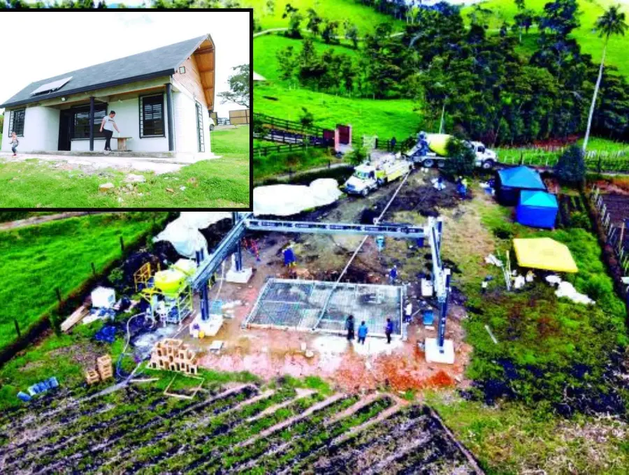 Adelante, la construcción final. Atrás, el proceso de “impresión” de la casa de Liana en La Unión. 