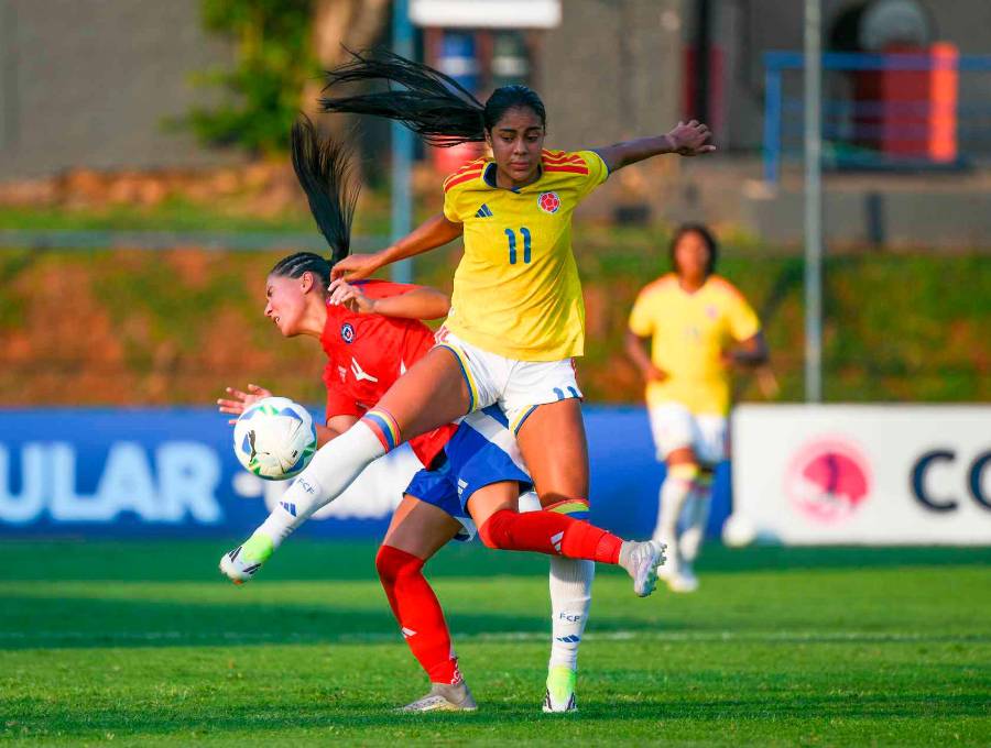La delantera Maithé López, quien juega en Vancuver, Canadá, fue una de las que más buscó el arco de Chile y la que más luchó contra las defensoras australes. FOTO CORTESÍA FCF