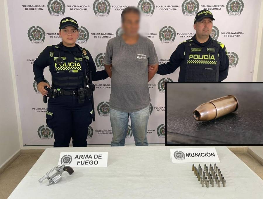 Adelante, una de las balas modificadas para causar mayor letalidad. Atrás, el capturado y los elementos incautados. FOTO: Cortesía.