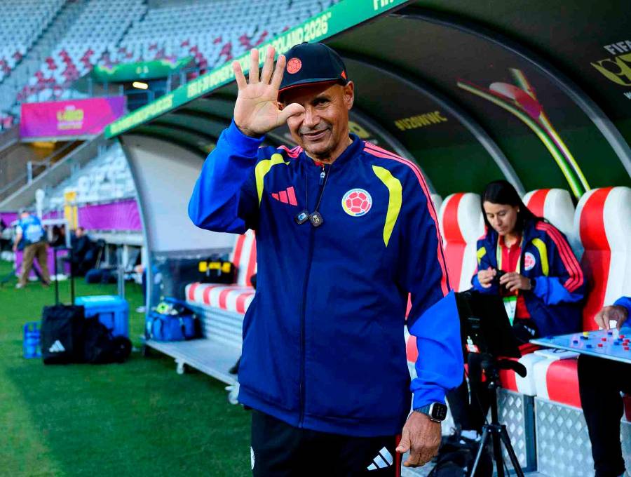 El técnico Carlos Paniagua ha participado en seis mundiales femenino de las categorías Sub-17 y Sub-20 logrando dos podios: plata en India 2022 y bronce en Polonia 2026. FOTO GETTY 