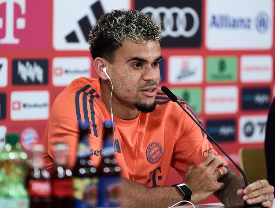 Luis Díaz en rueda de prensa con el Bayern Múnich. FOTO: Redes sociales Bayern Múnich