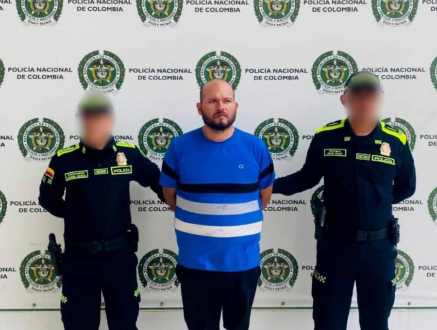 El hombre habría alquilado un vehículo particular que registró para prestar servicios de transporte y cometer actos delictivos. Foto: Cortesía. 
