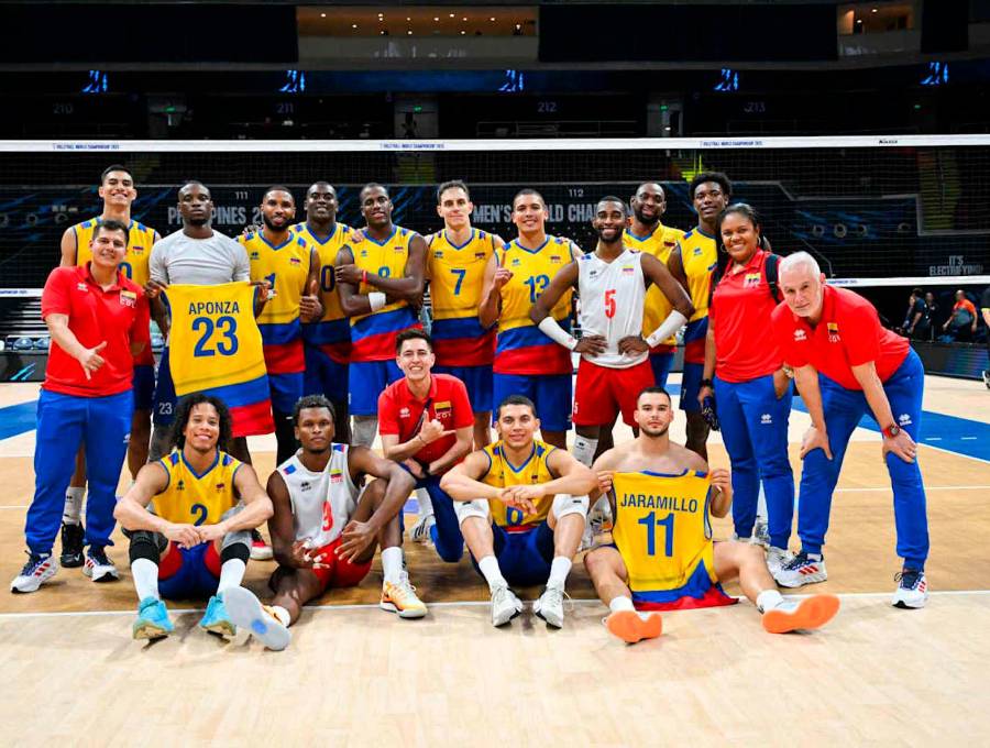 Esta es la Selección Colombia que compitió en el Mundial de mayores en Filipinas. FOTO CORTESÍA volleyballworld.com