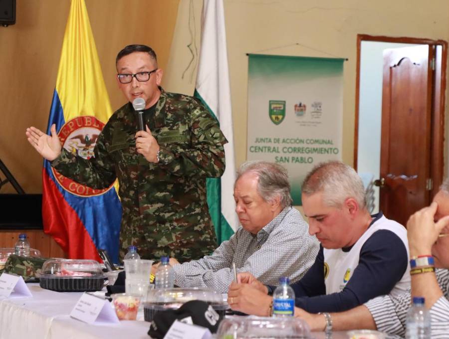 El consejo de seguridad realizado este miércoles en Santa Rosa de Osos estuvo encabezado por Andrés Julián Rendón, representantes de la Fuerza Pública y los mandatarios de Carolina del Príncipe, Gómez Plata y Yolombó, entre otras autoridades. Foto: Cortesía