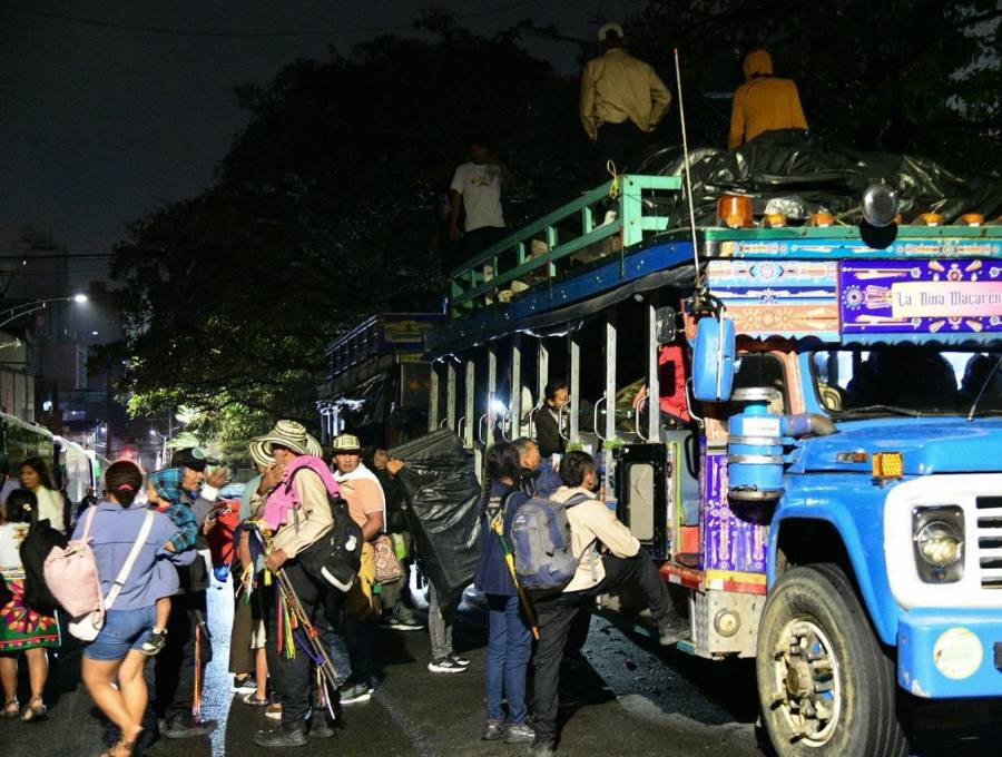 Así se comenzó a desarrollar el retorno de los indígenas a sus territorios en buses escalera. FOTO: <b>CORTESÍA</b>