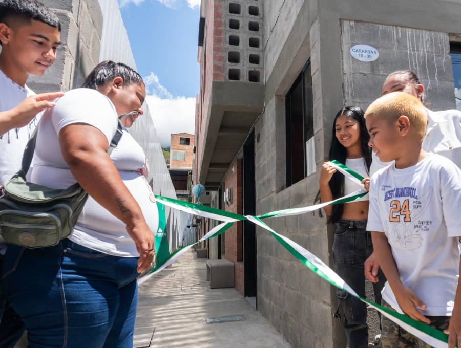 Algunos de los eventos en los que ha participado Presentes son el terremoto de Popayán, en 1983; la tragedia de Armero, 1985; el deslizamiento en Villatina, en 1987; el terremoto de Murindó, 1992; y el terremoto en el Eje Cafetero, 1999. Foto: Cortesía.