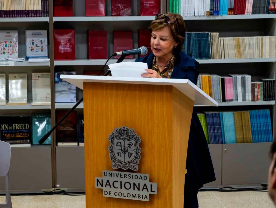 Piedad Bonnett estuvo presente en Medellín este martes en la librería ubicada en el Campus El Volador. FOTO: Esteban Vanegas / UNAL