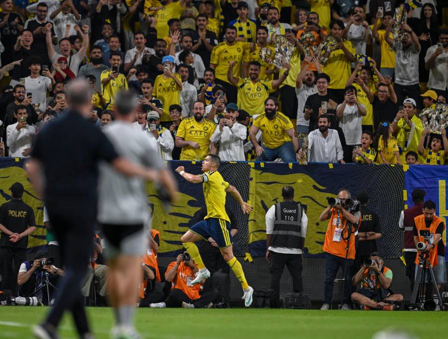 El “Bicho” celebrando su gol número 980. FOTO: <b>X AlNassrfc</b>