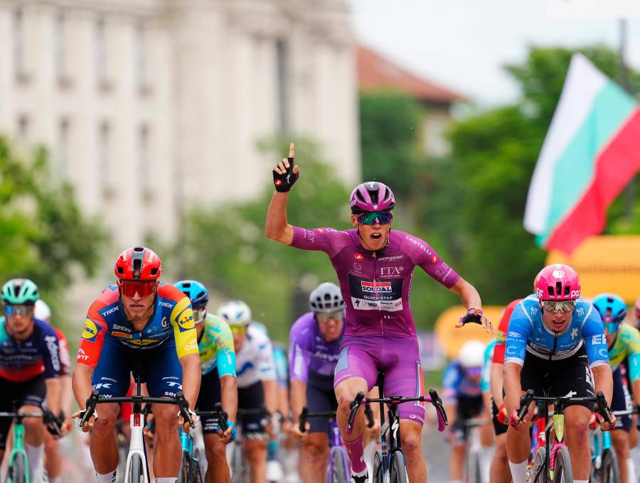 El ciclista francés Paul Magnier se quedó con la tercera etapa del Giro de Italia en Sofía, Bulgaria. Foto: tomada del x de GirodeItalia