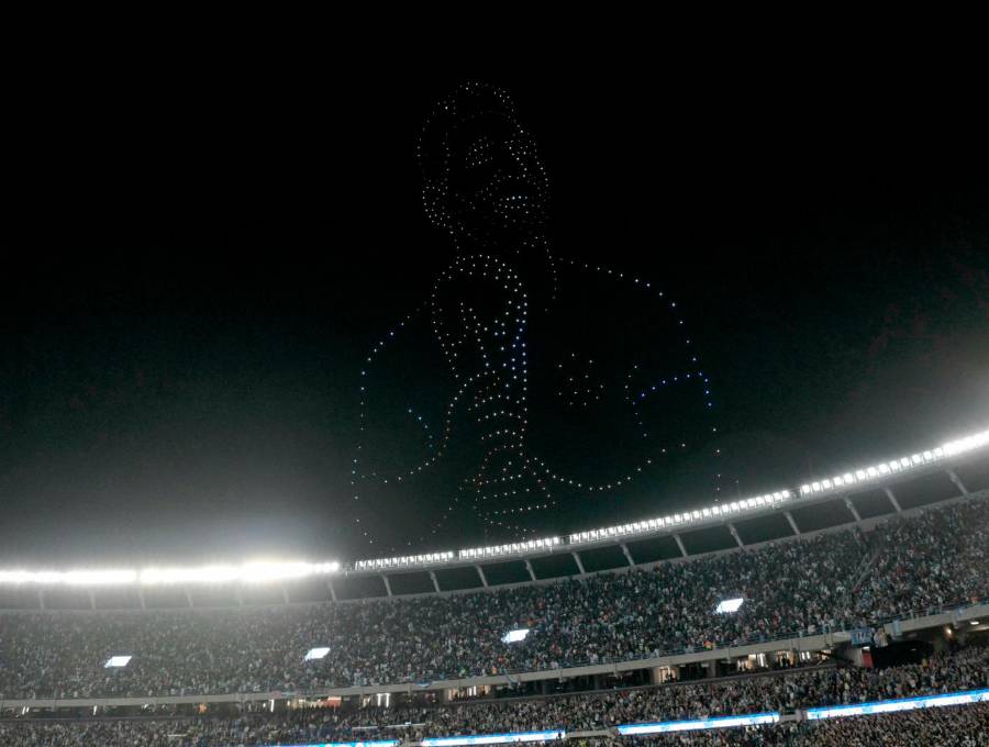 El futbolista argentino Lionel Messi recibió un homenaje en el estadio Monumental de Buenos Aires. Foto: AFP