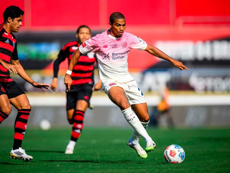 Flamengo sub-20 goleó al Bayer Leverkusen del técnico neerlandés Erik ten Hag, quien llegó en remplazo de Xabi Alonso.<b> </b>FOTO GETTY