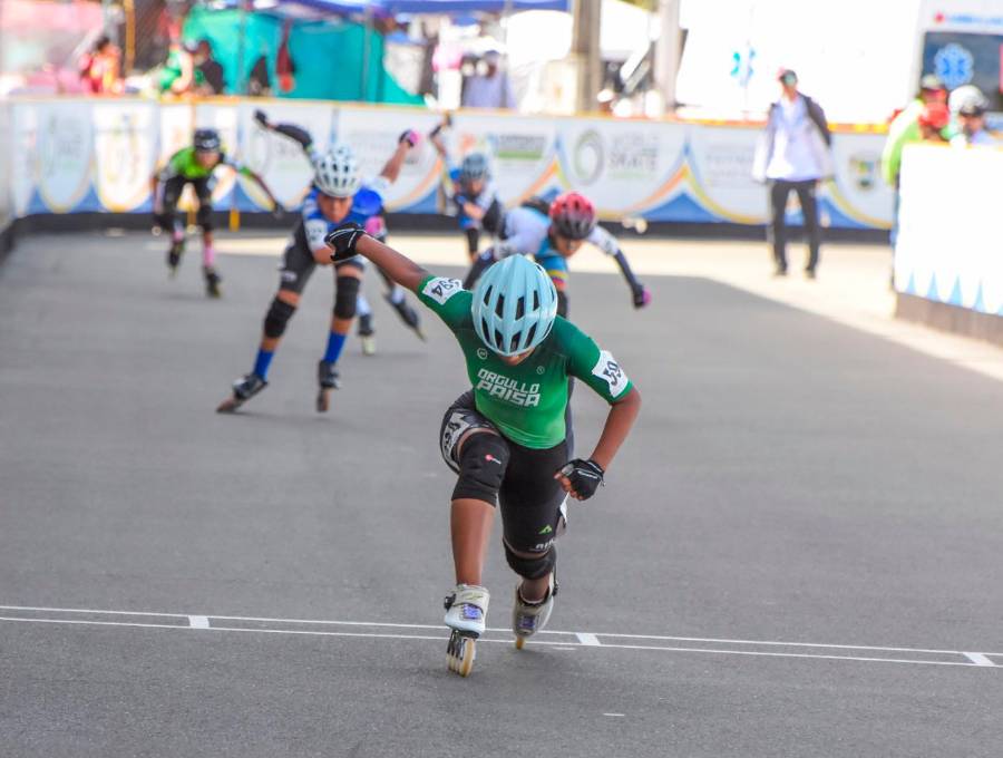 Luciana Cifuentes, del equipo Orgullo Paisa, ganó la prueba por puntos en el Panamericano en Guarne. <span class="mln_uppercase_mln">FOTO</span> <b><span class="mln_uppercase_mln">cortesía fedepatÍn</span></b>