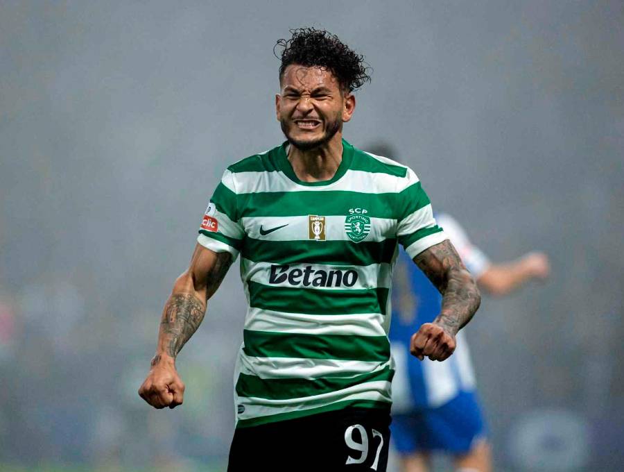 Luis Javier Suárez celebra su tanto, número 20 en la temporada con el Sporting de Lisboa, en la victoria como visitante 0-3 ante Moreirense. FOTO GETTY