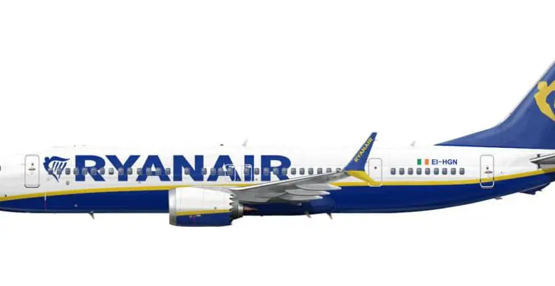 El vuelo de Ryanair regresó de emergencia al aeropuerto de Tesalónica después de que una ventanilla se desprendiera en pleno vuelo y un pasajero fuera parcialmente succionado hacia el exterior de la aeronave. FOTO: Ryanair.