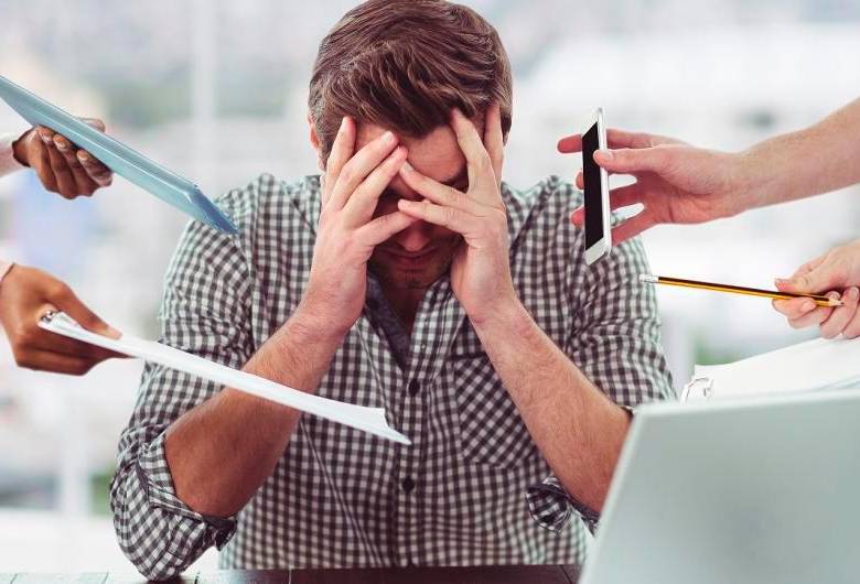 Cada vez más trabajadores se ven obligados a pausar sus labores por condiciones asociadas a la salud mental. FOTO: SHUTTERSTOCK