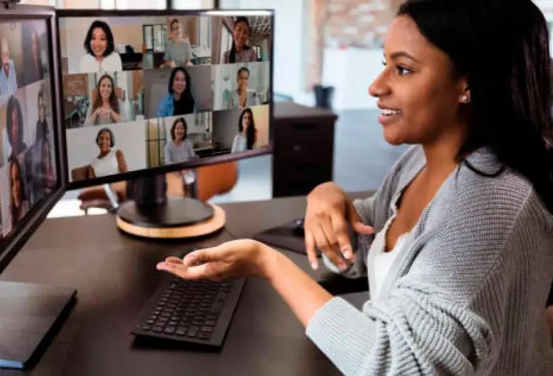 Persona ejerciendo su labor trabajando desde casa. FOTO: SHUTTERSTOCK