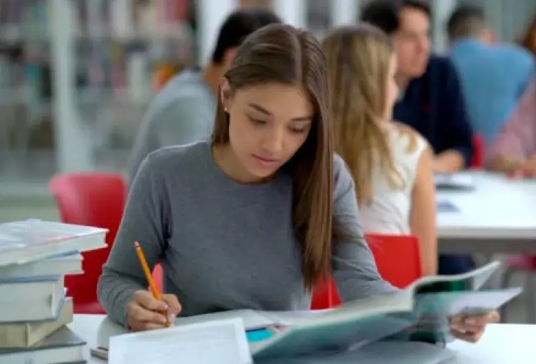 Jóvenes bachilleres podrán formarse como técnicos y hacer sus prácticas en Alkomprar. FOTO: iStock