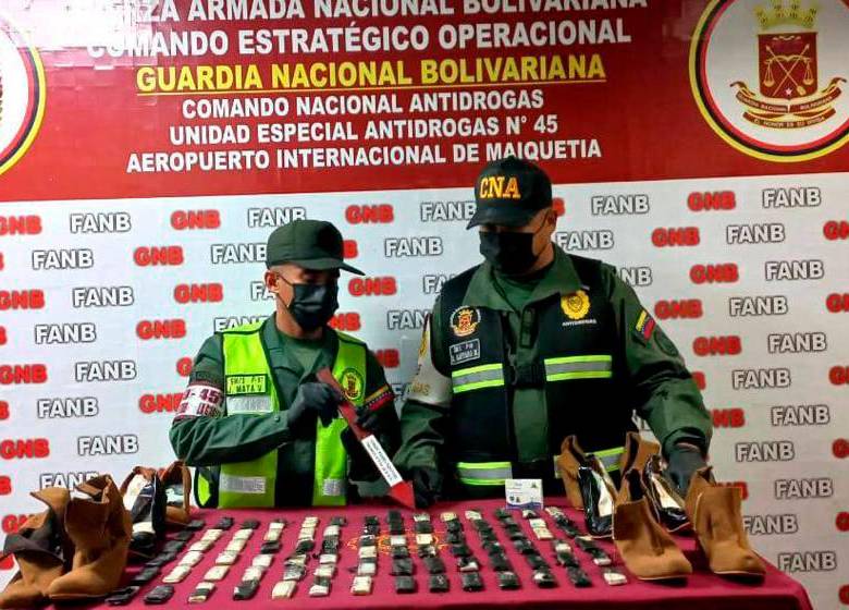 Estos son los narcotacones y botines que tenían cocaína en caletas internas, y que fueron incautados en Venezuela. FOTO: cortesía.
