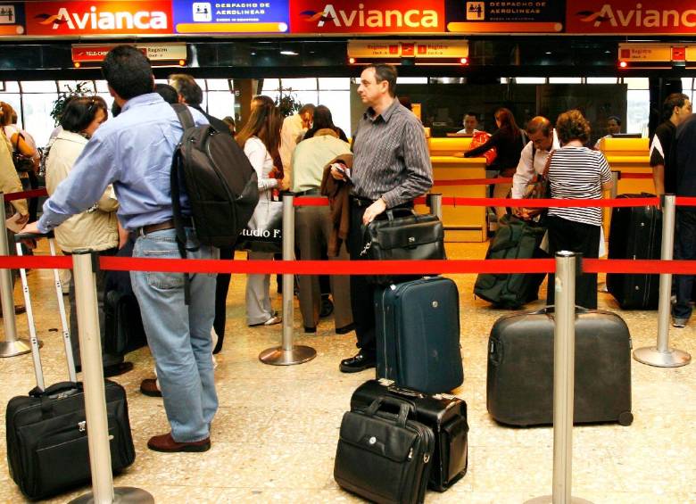 Con el objetivo de otorgar soluciones a los consumidores, las aerolíneas han abierto diferentes opciones de movilidad por la zona, al tiempo que la Aerocivil monitorea el alza de precios en los pasajes. FOTO Colprensa