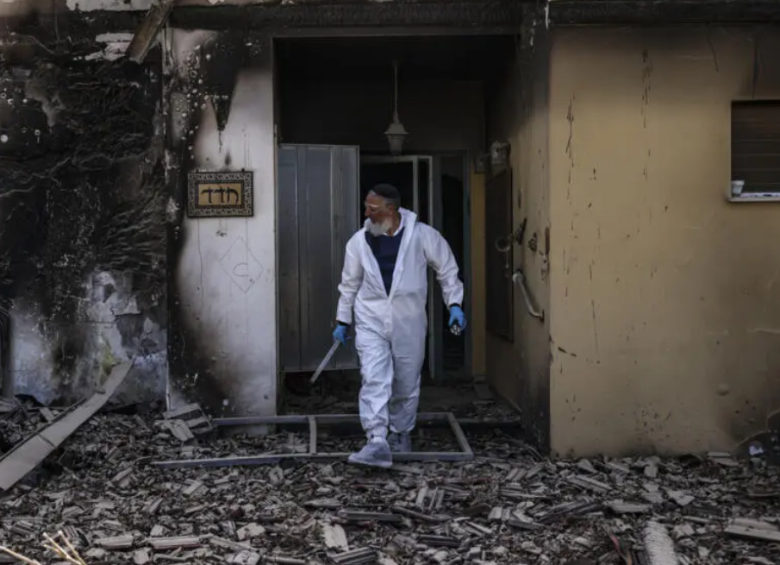 Natan Kenig fue uno de los primeros rescatistas israelíes en llegar tras el ataque del 7 de octubre. FOTO: AFP