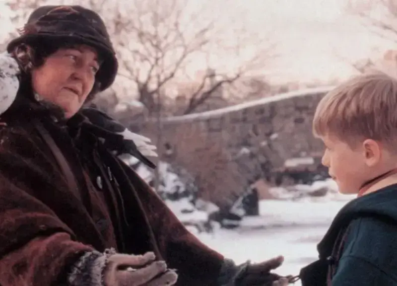 La actriz irlandesa fue la primera mujer de su país en ganar un Premio Oscar en 1990. FOTO: Disney Plus