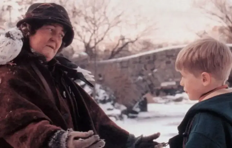 La actriz irlandesa fue la primera mujer de su país en ganar un Premio Oscar en 1990. FOTO: Disney Plus