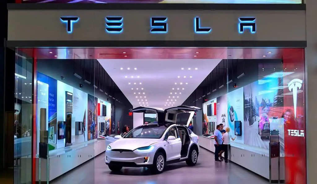 Tesla actualmente cuenta con más de 75.000 supercharges distribuidas por todo el mundo. Esto permite recargar un vehículo en 15 minutos para unos 322 kilómetros de autonomía. FOTO: CORTESÍA