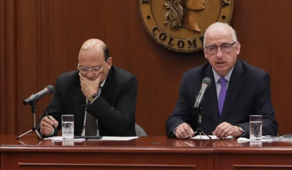 Germán Ávila, ministro de Hacienda; y Leonardo Villar, gerente del Banco de la República.