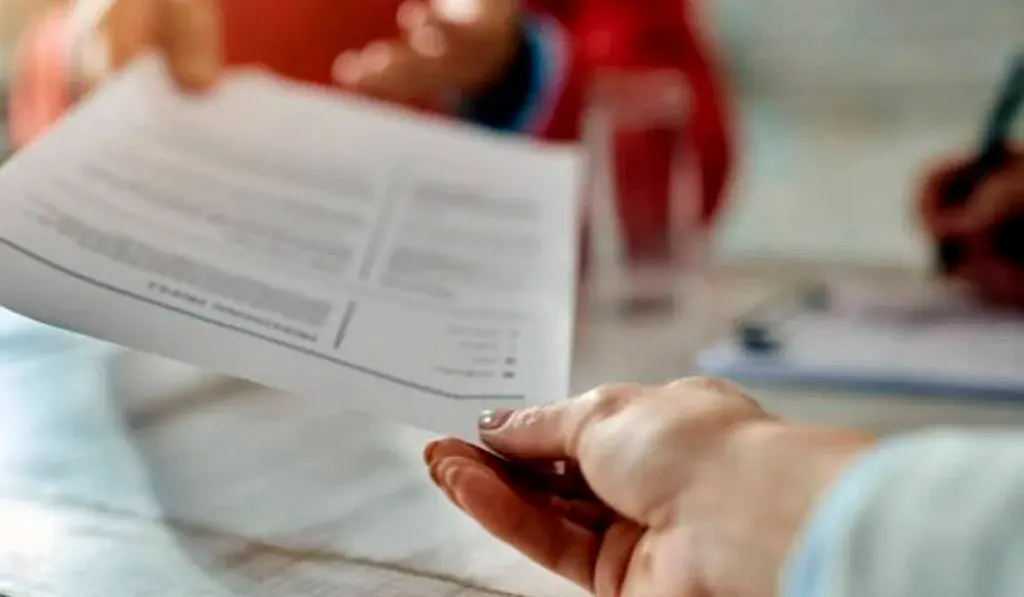 El cargo de asesor comercial sigue siendo uno de los más demandados en Colombia, con vacantes activas en las principales ciudades del país. FOTO: GETTY