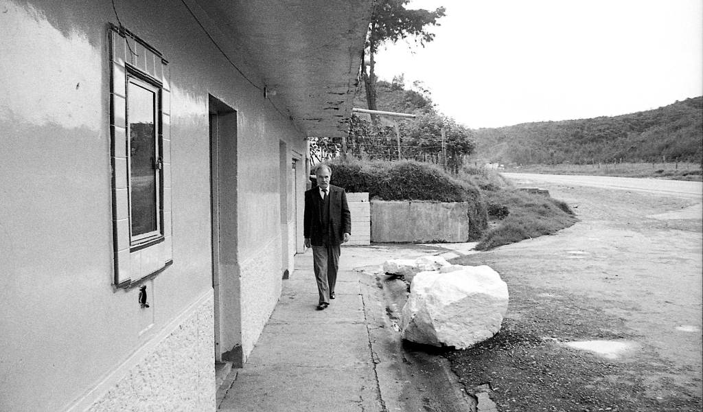 Santa Rosa de Osos, 8:00 de la mañana, camino a Yarumal, misma celebración. Dice Jairo Osorio, el fotógrafo: “Nos pasamos todo abril de 1993 festejándolo”.