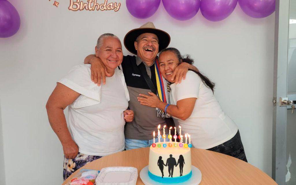 Jorge, Luz Gladys y Luz Nelly Castellanos se reencontraron en un sitio de Apartadó. FOTO UBPD