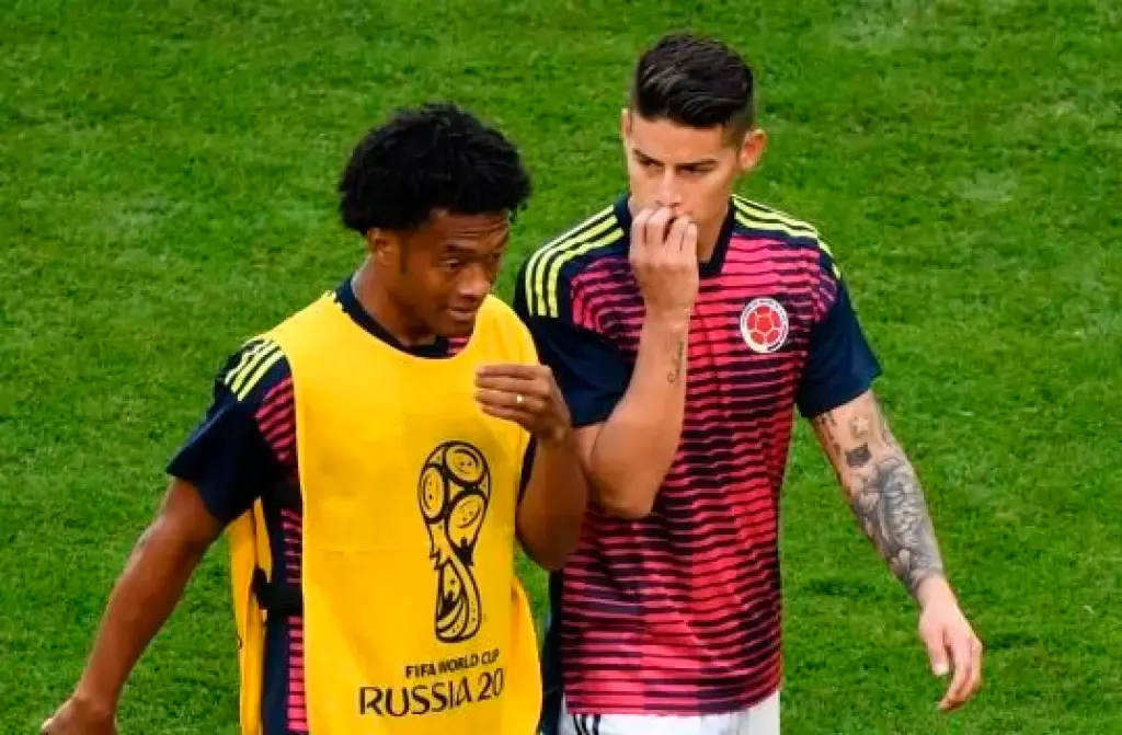 Juan Guillermo Cuadrado junto a James Rodríguez en la Selección Colombia. FOTO AFP