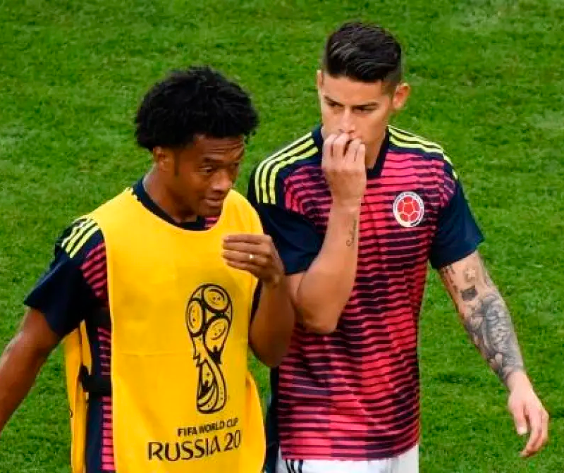 Juan Guillermo Cuadrado junto a James Rodríguez en la Selección Colombia. FOTO AFP