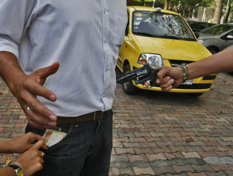 Configurar funciones como <i>Encontrar mi dispositivo</i> y <i>Emergencia SOS </i>permite compartir ubicación y activar alertas en tiempo real ante situaciones de riesgo. FOTO Qhubo Medellín