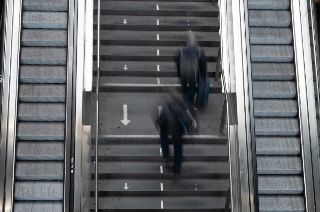 Actividad física cotidiana como subir escaleras contribuye a mejorar la salud cardiovascular y la condición física. FOTO Markus Lenhardt / dpa Picture-Alliance via AFP