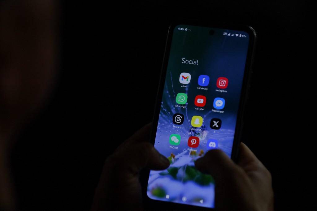 Algunas redes sociales como Facebook, X y YouTube se verán afectadas. FOTO: AFP