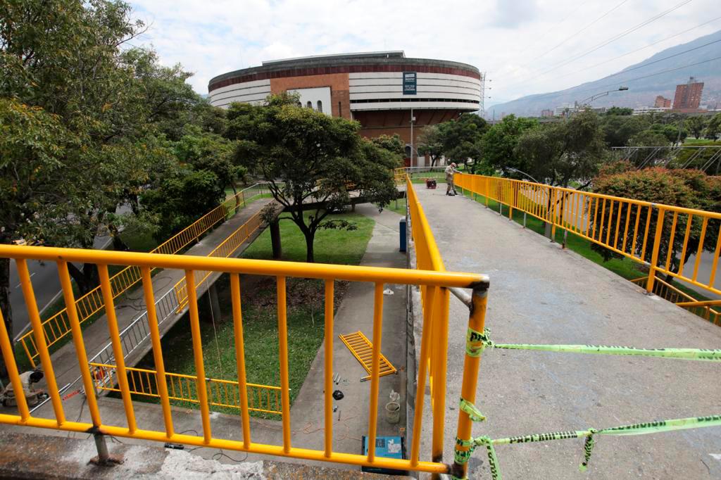 Este es el panorama que se registro hoy después del trabajo de los trabajadores oficiales de la Secretaria de Infraestructura de Medellín. Foto: Edwin Bustamante
