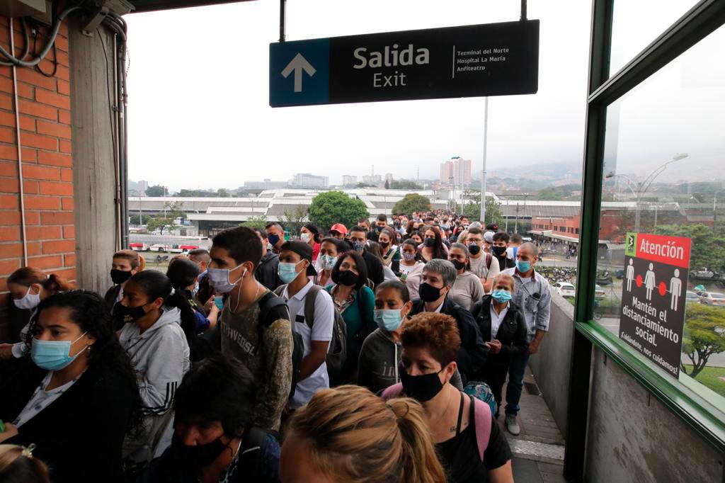 En el transcurso del día se habilitó el paso hasta la estación Acevedo. Foto: Edwin Bustamante