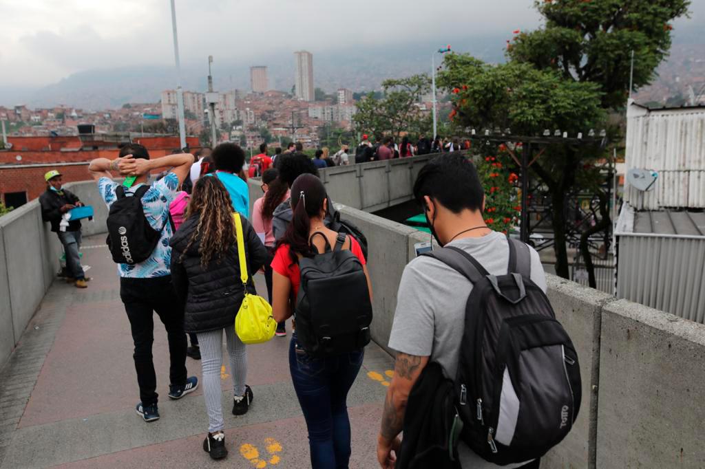 Las largas filas se concentraban en la estación Caribe, donde se concentraban los pasajeros de las estaciones del norte de la ciudad. Foto: Edwin Bustamante