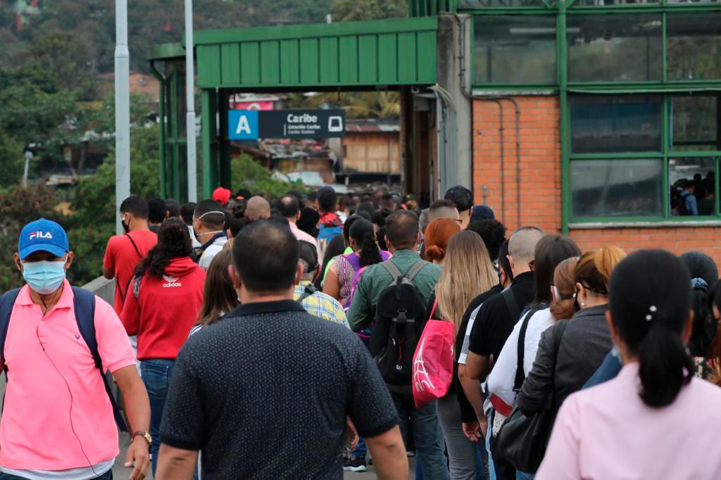 En el transcurso del día se habilitó el paso hasta la estación Acevedo. Foto: Edwin Bustamante